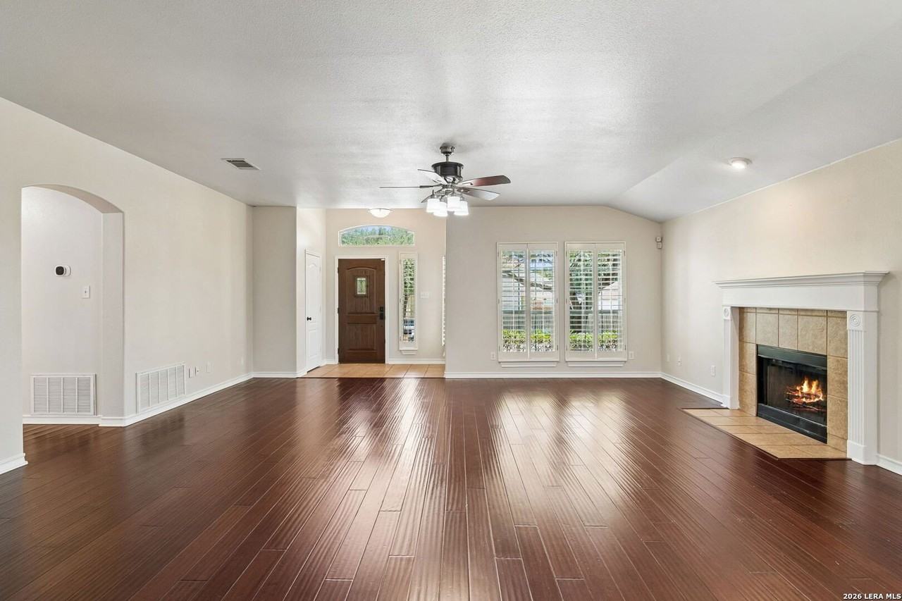 1303 Bluff Frst - Photo 5 of 39