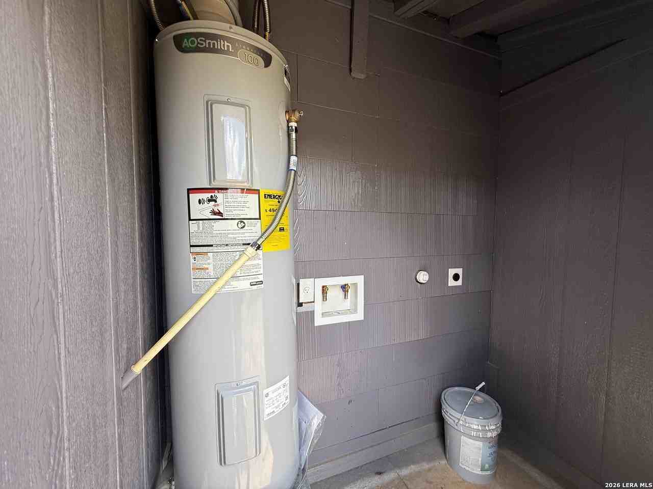 705 Crockett Dr - Photo 7 of 8