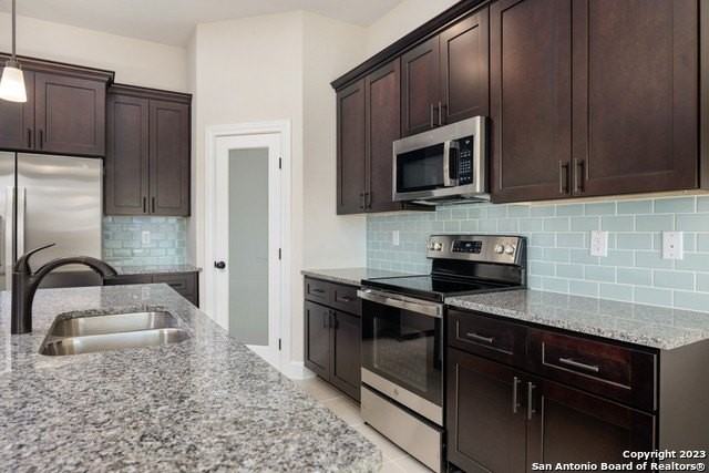 215 Park Cir - Photo 2 of 28
