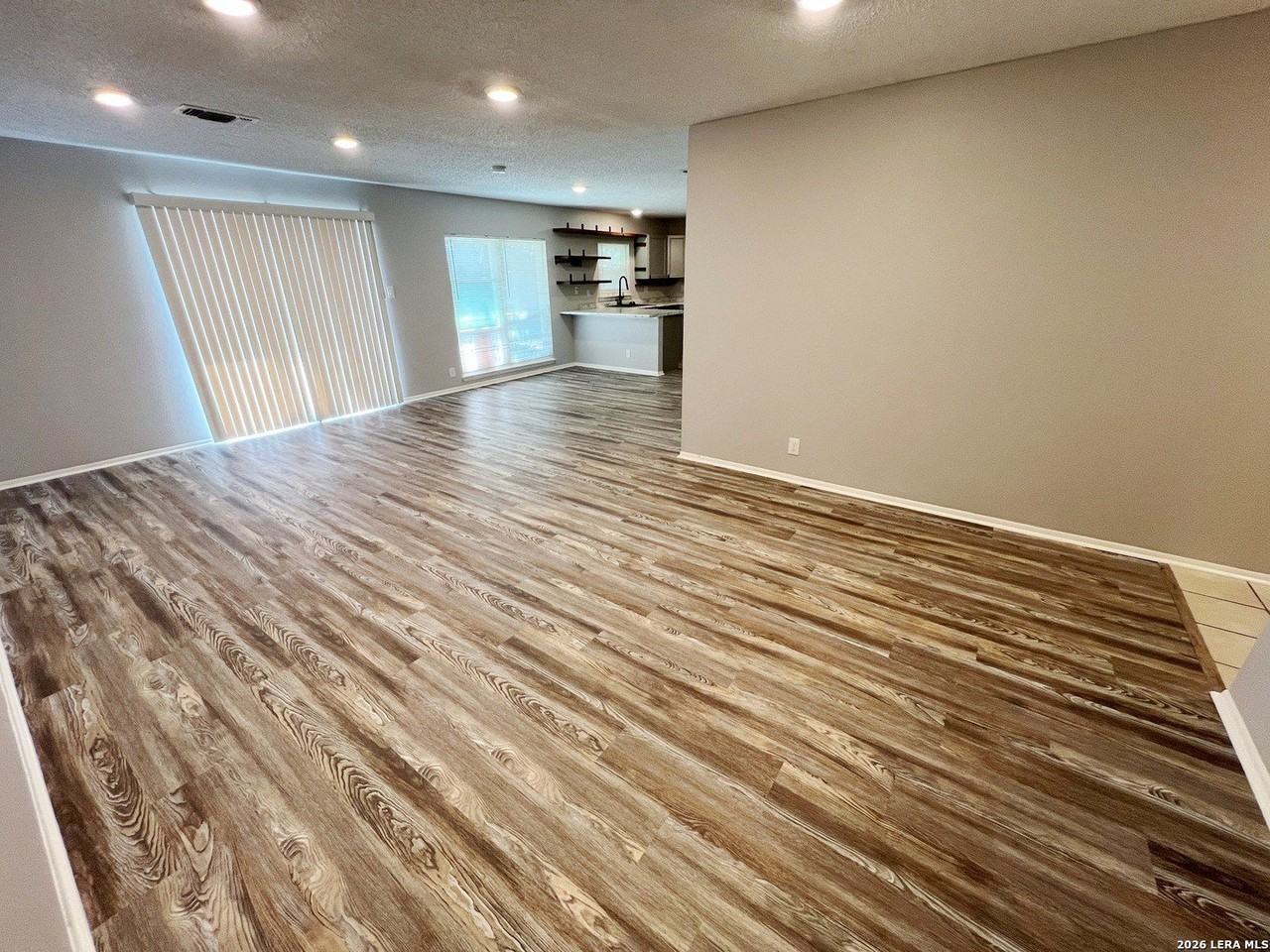 11226 Prairie Springs Dr - Photo 3 of 34