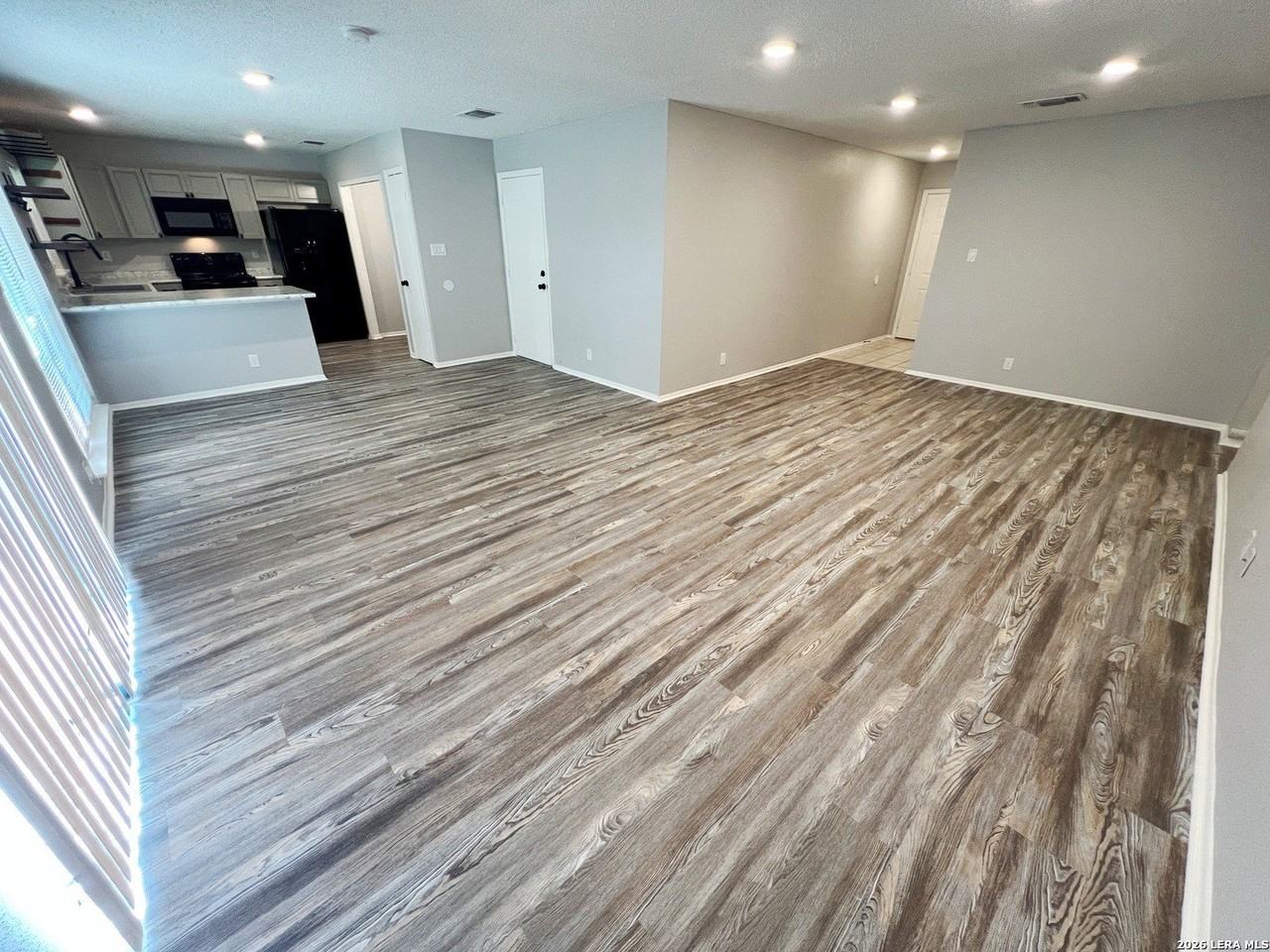11226 Prairie Springs Dr - Photo 4 of 34