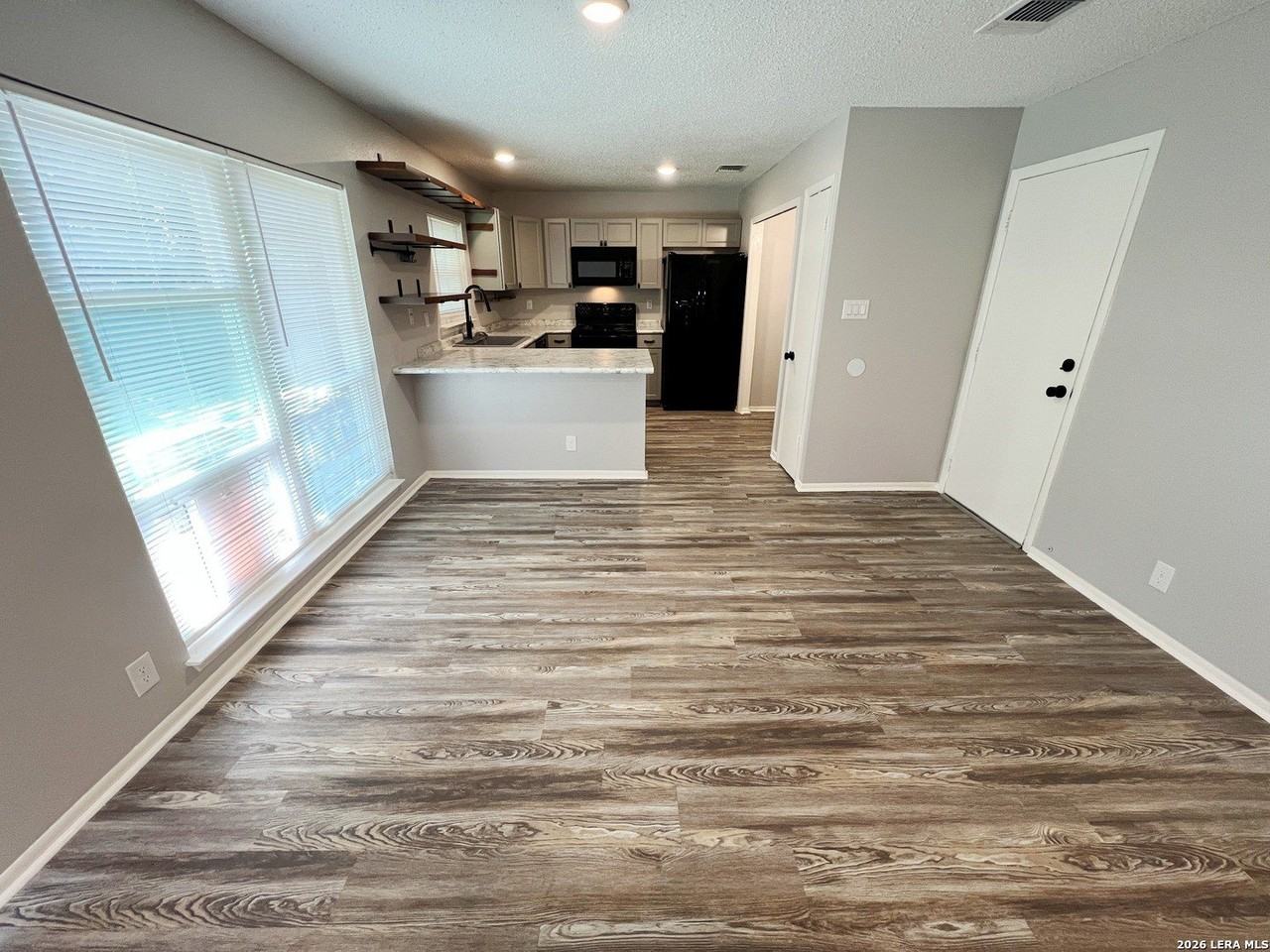 11226 Prairie Springs Dr - Photo 6 of 34