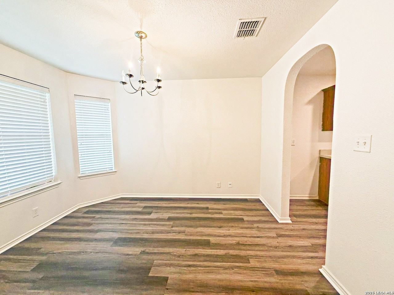 3949 Wensledale Dr - Photo 3 of 23