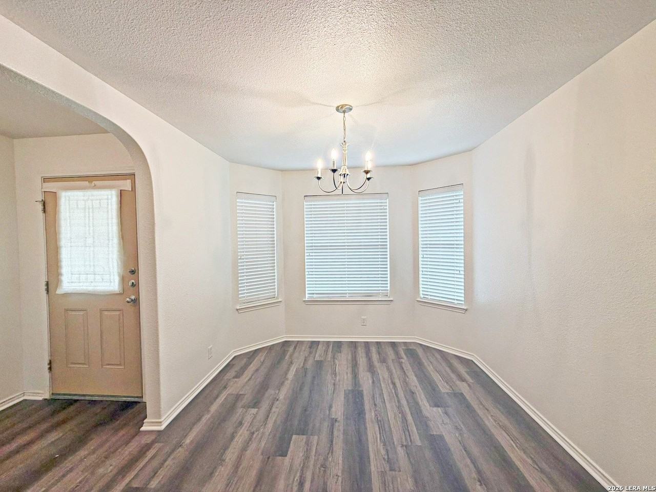 3949 Wensledale Dr - Photo 4 of 23