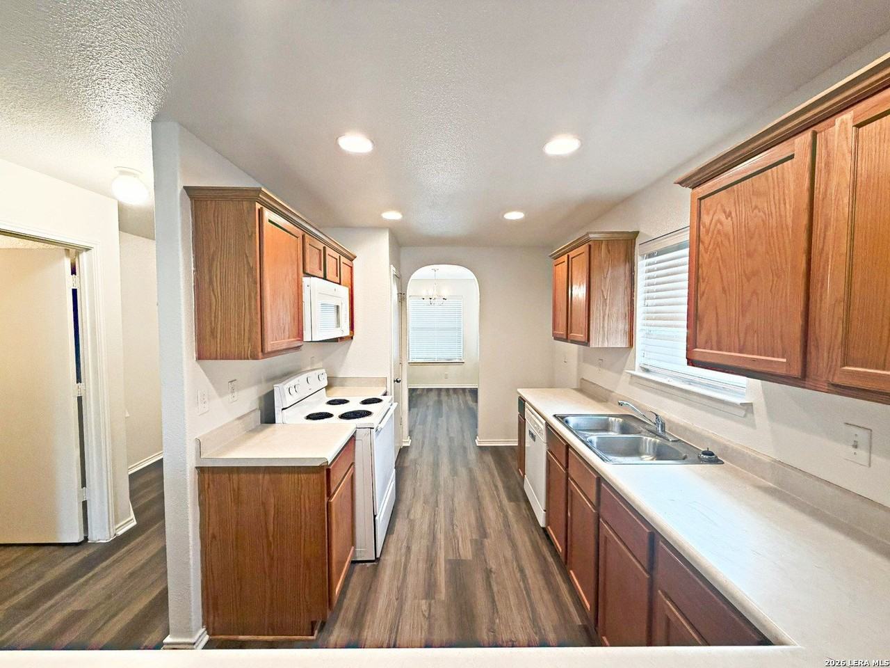 3949 Wensledale Dr - Photo 6 of 23
