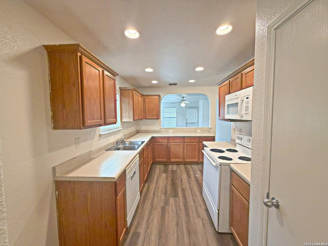 3949 Wensledale Dr - Photo 7 of 23
