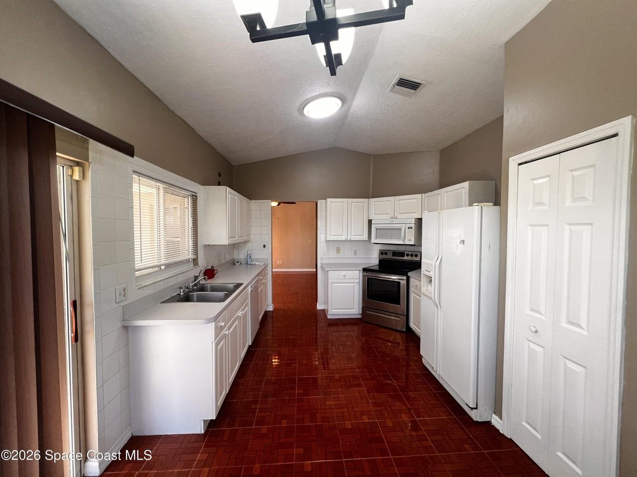 1960 Myrtle Ct Ne - Photo 5 of 20