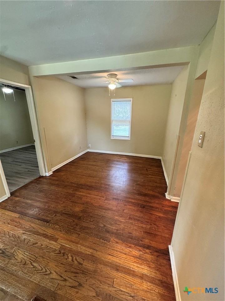 1401 E Mimosa Ave - Photo 2 of 21