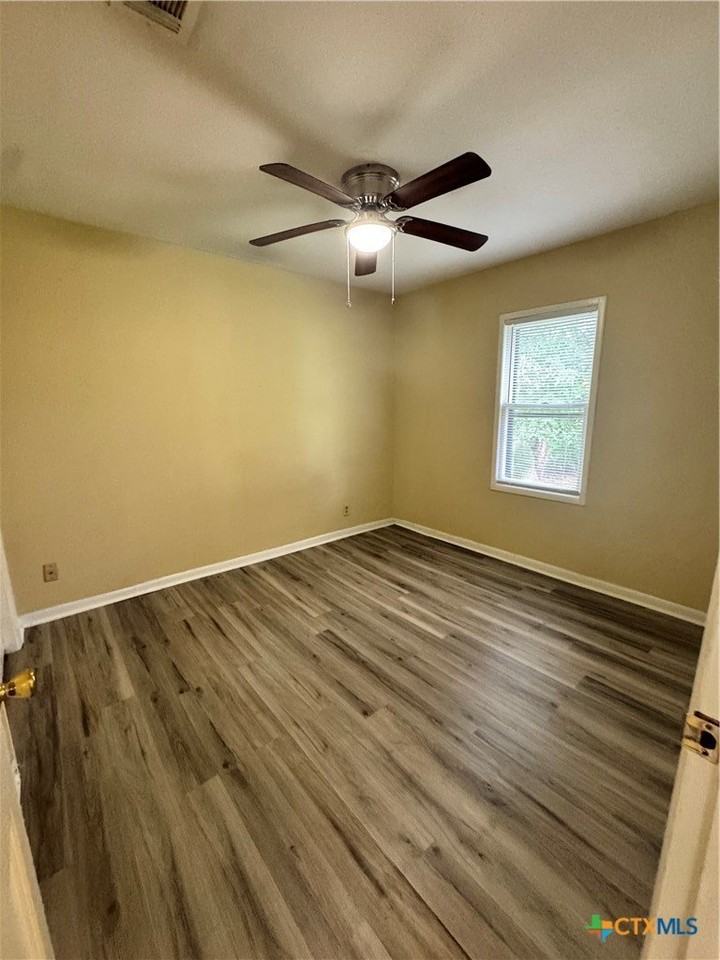 1401 E Mimosa Ave - Photo 6 of 21