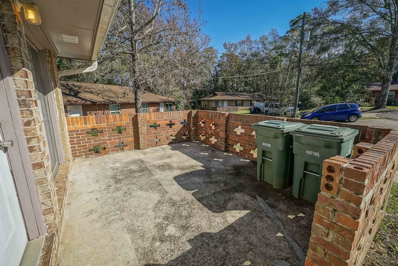 2304 Hartsfield Ct #B - Photo 2 of 28