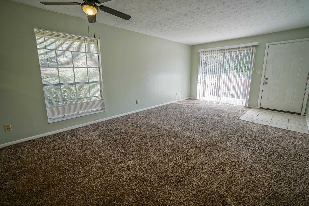 2304 Hartsfield Ct #B - Photo 4 of 28