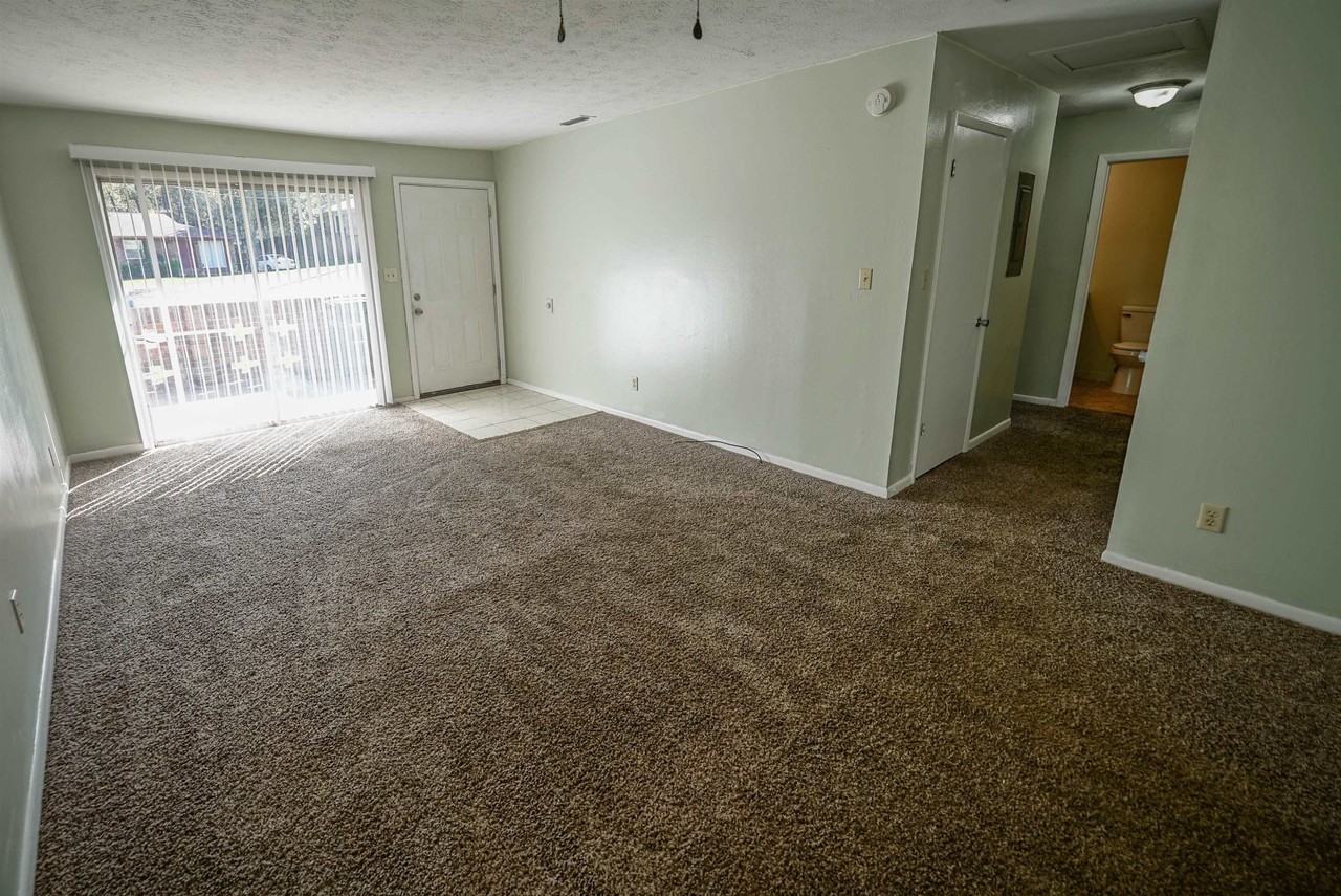 2304 Hartsfield Ct #B - Photo 5 of 28