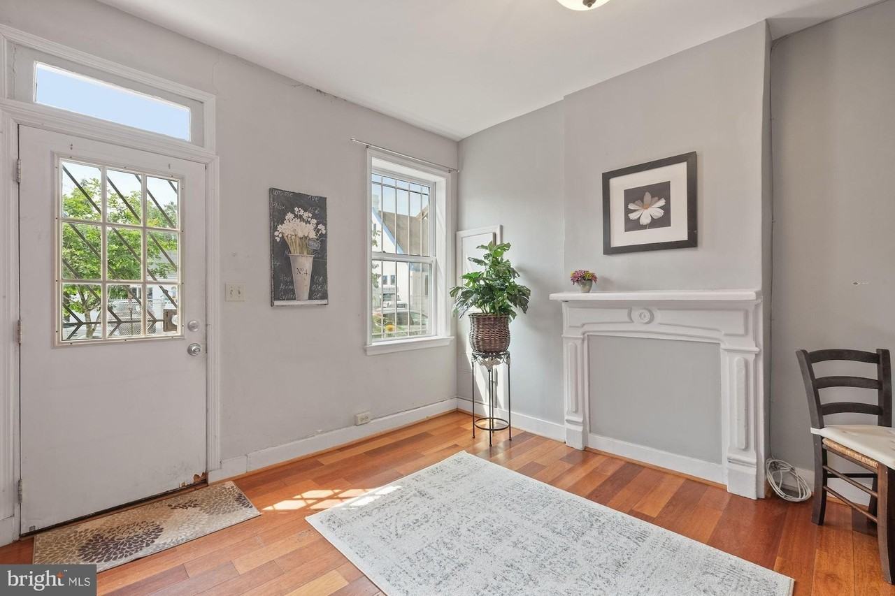 1005 V St Nw - Photo 4 of 36