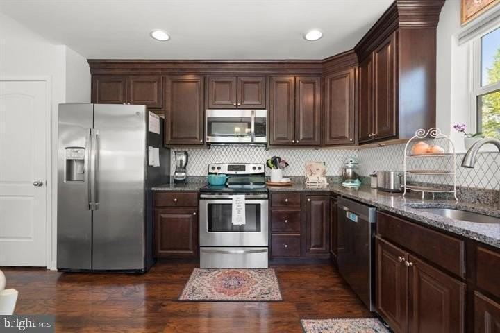 465 Carvel Beach Rd - Photo 7 of 30