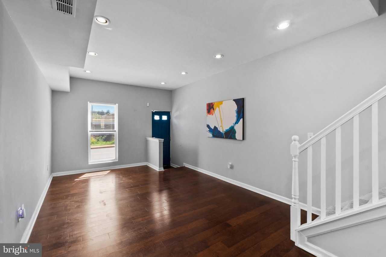 324 Oldham St - Photo 4 of 44