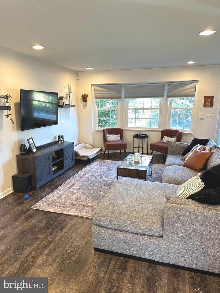 10202 Daventry Dr - Photo 3 of 21