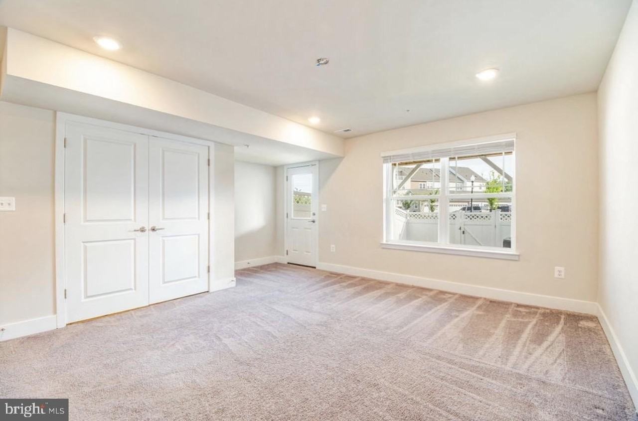 11687 Emily Dickinson Pl - Photo 4 of 36