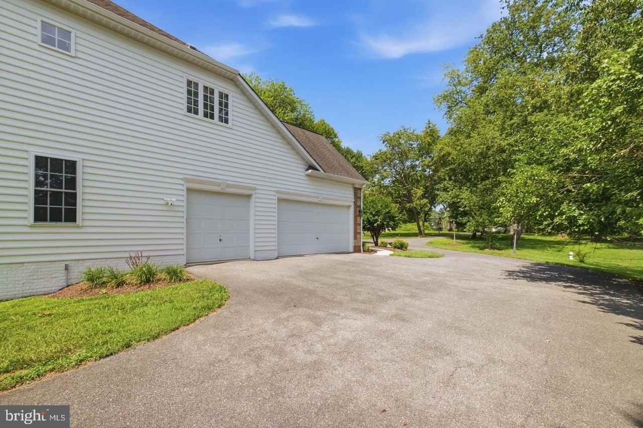 14140 Seneca Rd - Photo 4 of 50