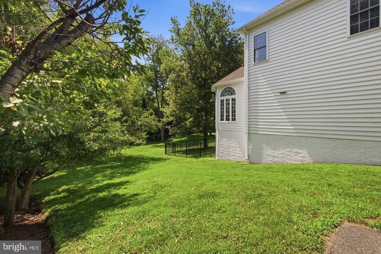 14140 Seneca Rd - Photo 5 of 50