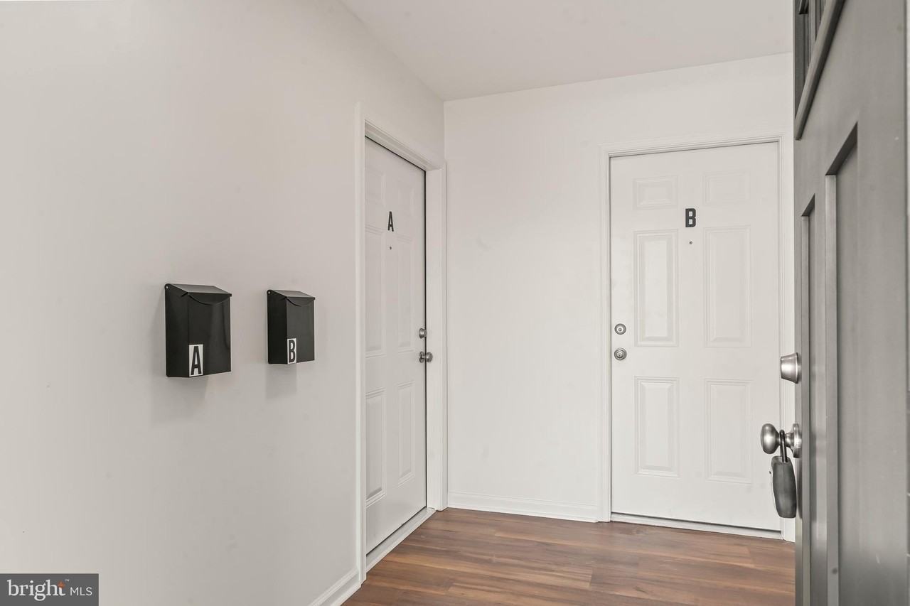 753 W Washington St Apt B - Photo 7 of 31