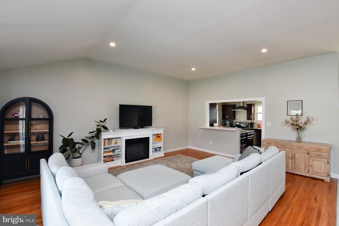 1022 Haral Pl - Photo 7 of 36