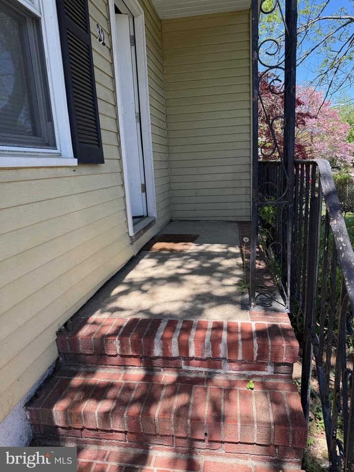 32 Keswick Ave - Photo 3 of 20