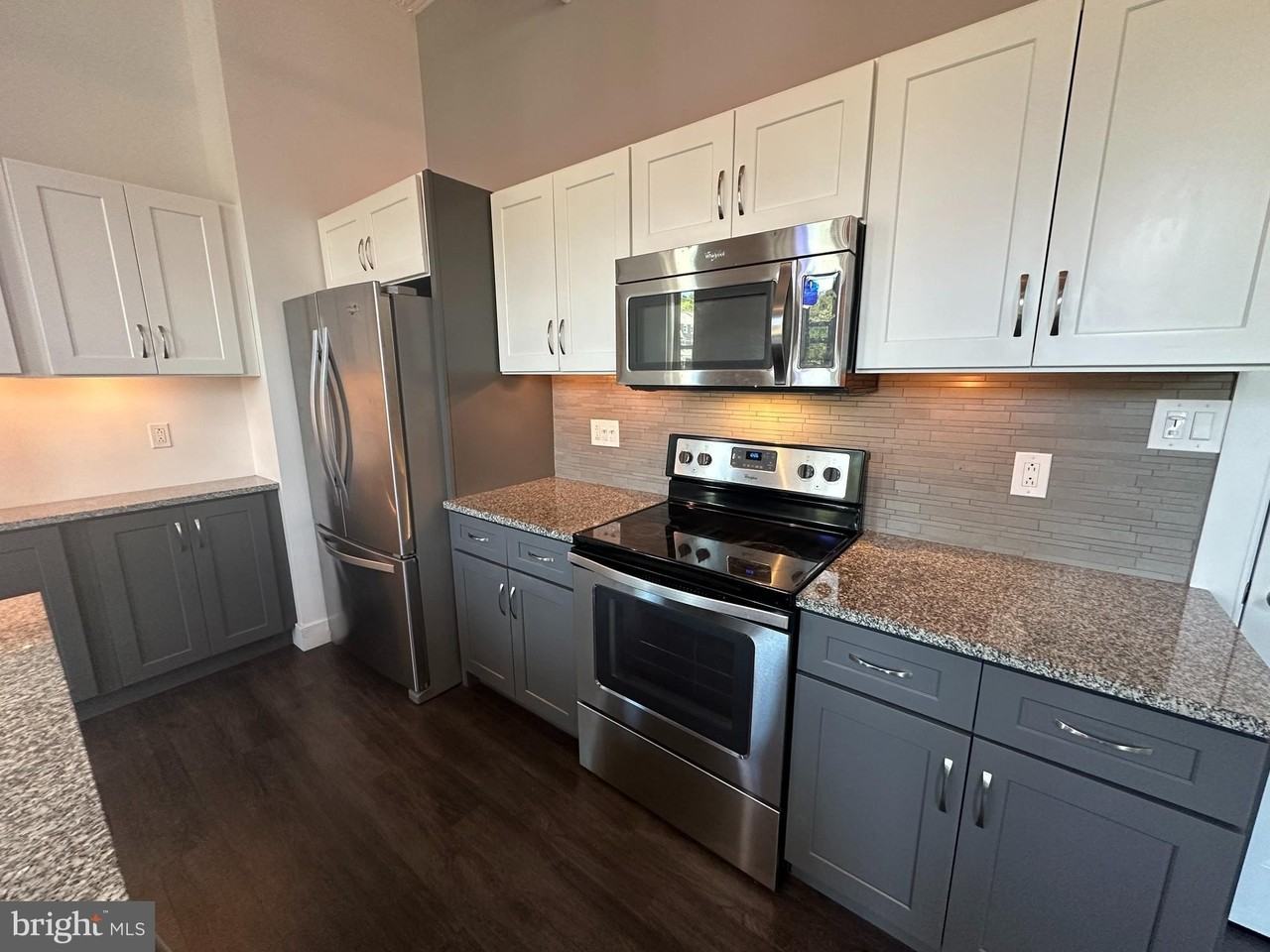 820 W Market St #2A - Photo 3 of 31