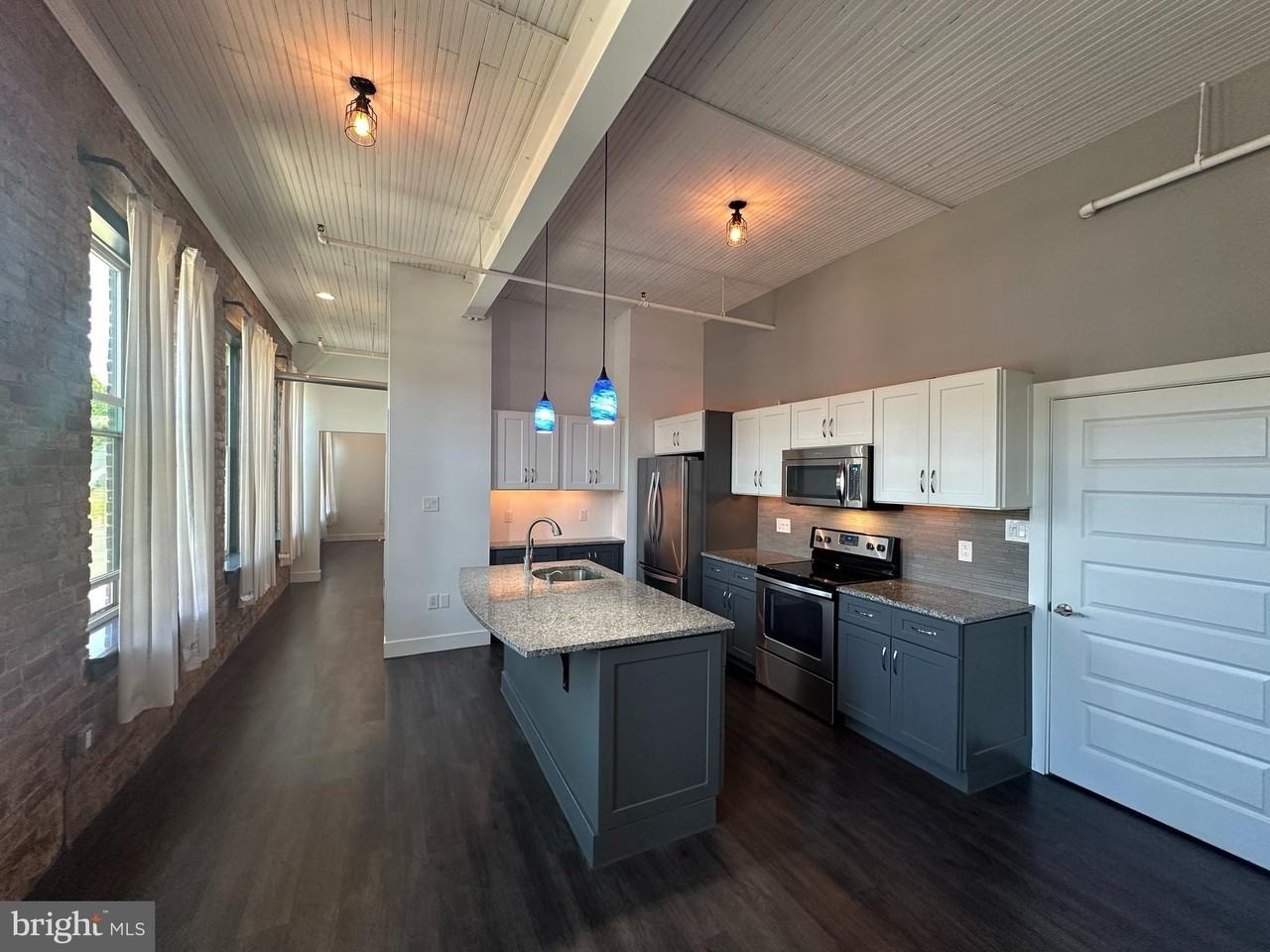 820 W Market St #2A - Photo 5 of 31