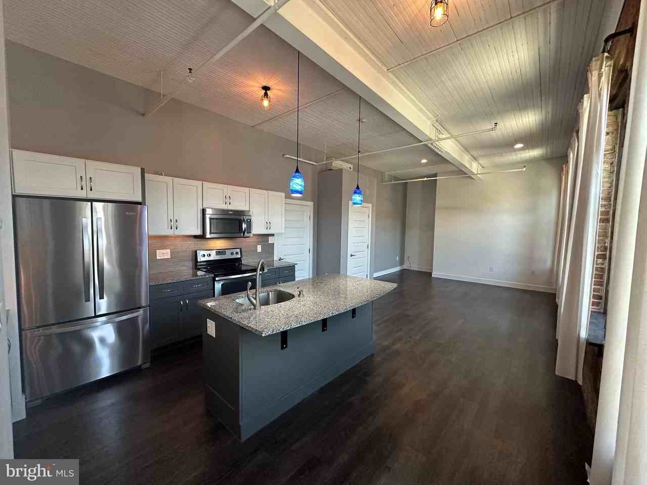820 W Market St #2A - Photo 6 of 31