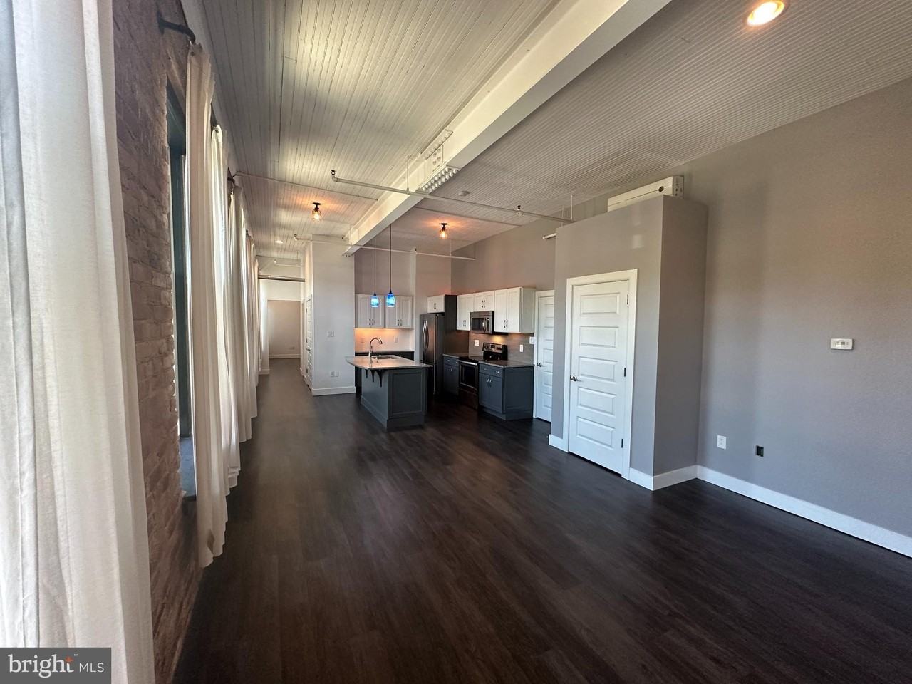 820 W Market St #2A - Photo 7 of 31