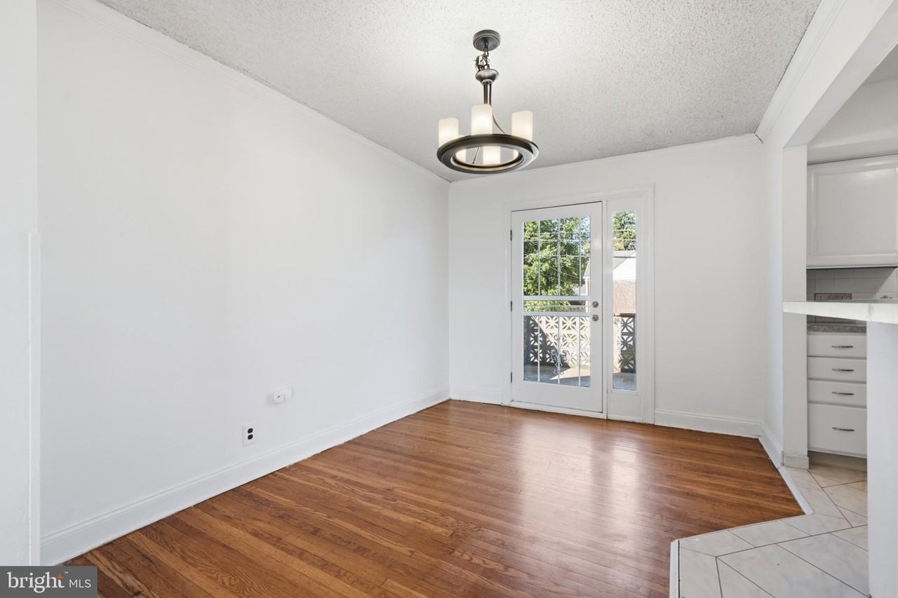 1108 Cobbs St - Photo 4 of 24