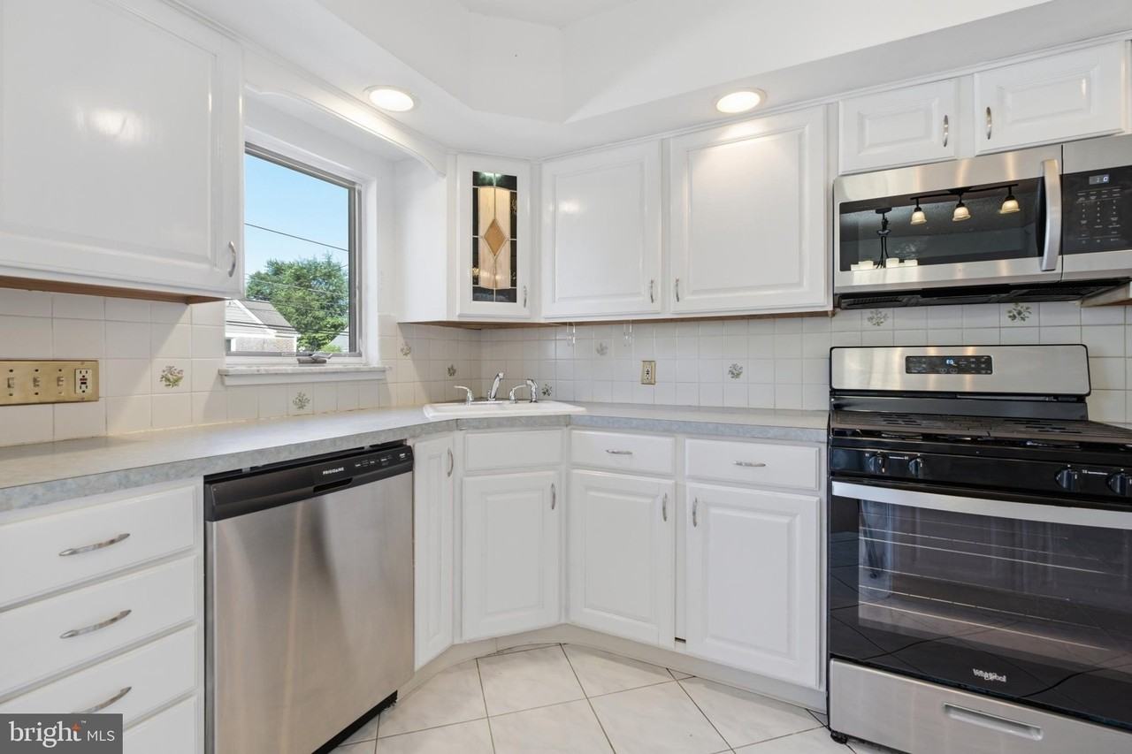 1108 Cobbs St - Photo 7 of 24