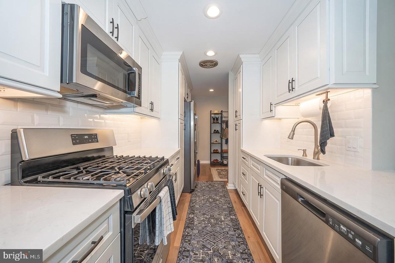 1650 Oakwood Dr #E221 - Photo 6 of 21