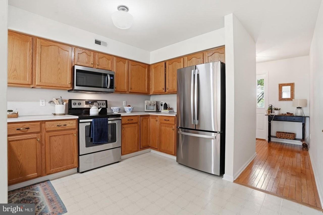 468 Berkshire Dr - Photo 2 of 9