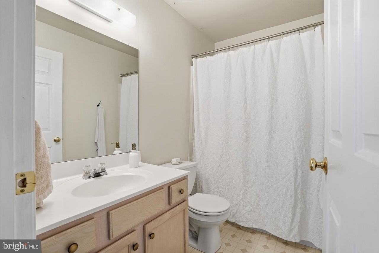468 Berkshire Dr - Photo 4 of 9