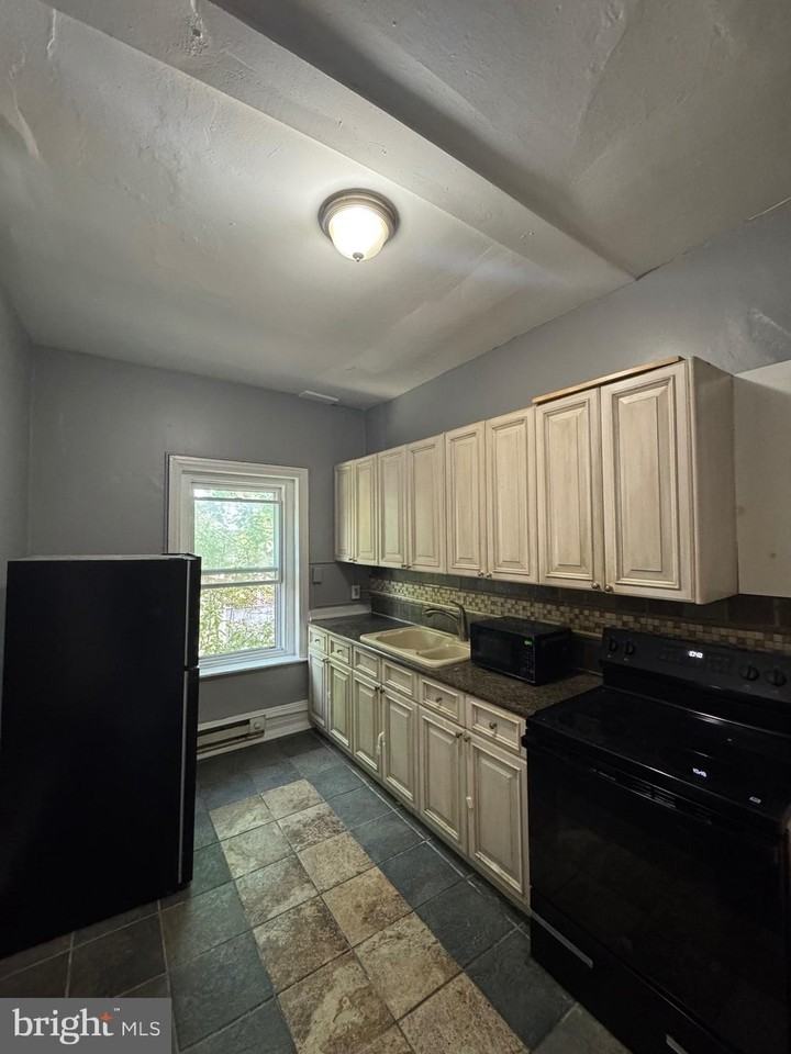 521 Cherry St #2 - Photo 3 of 8
