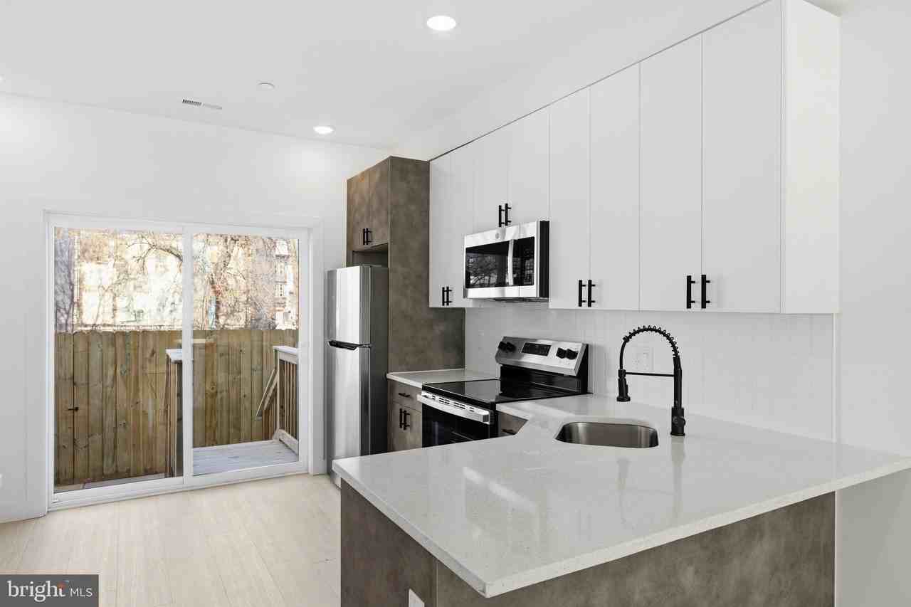 1011 W Orleans St - Photo 4 of 25