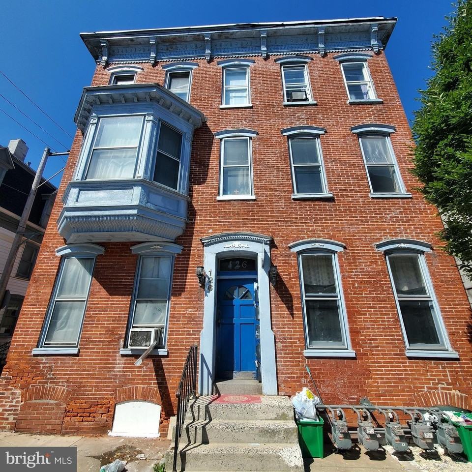 126 S Queen St #5