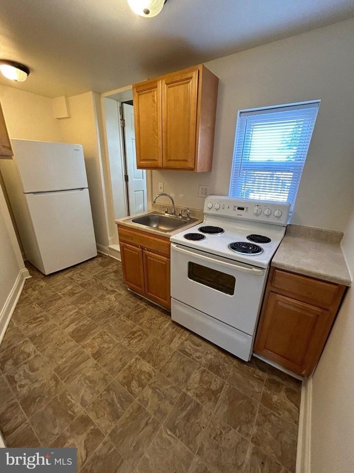 151 E Philadelphia St #E - Photo 4 of 7