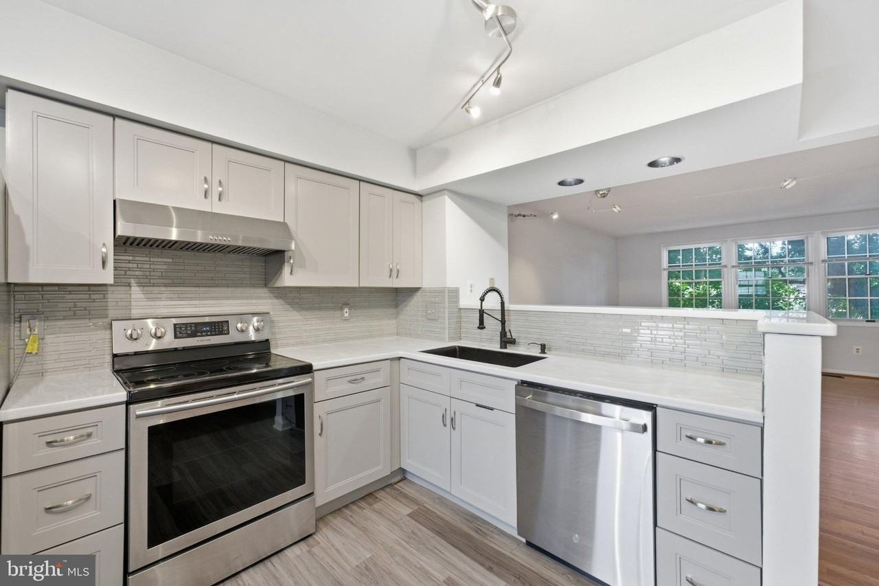 5028 9th St S - Photo 3 of 20