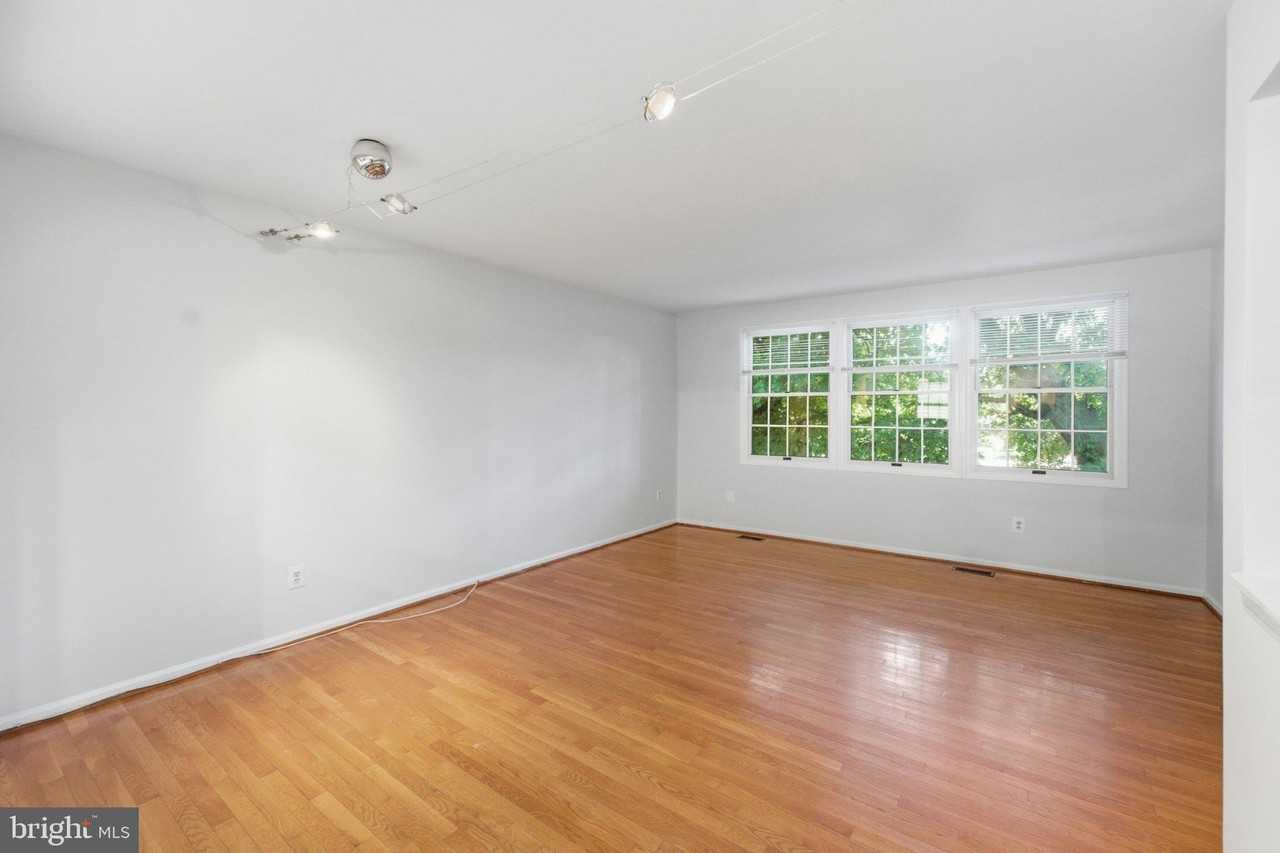 5028 9th St S - Photo 5 of 20