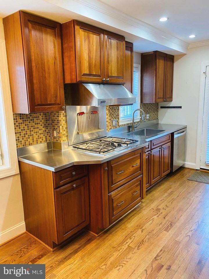 205 W Cameron Rd - Photo 2 of 21