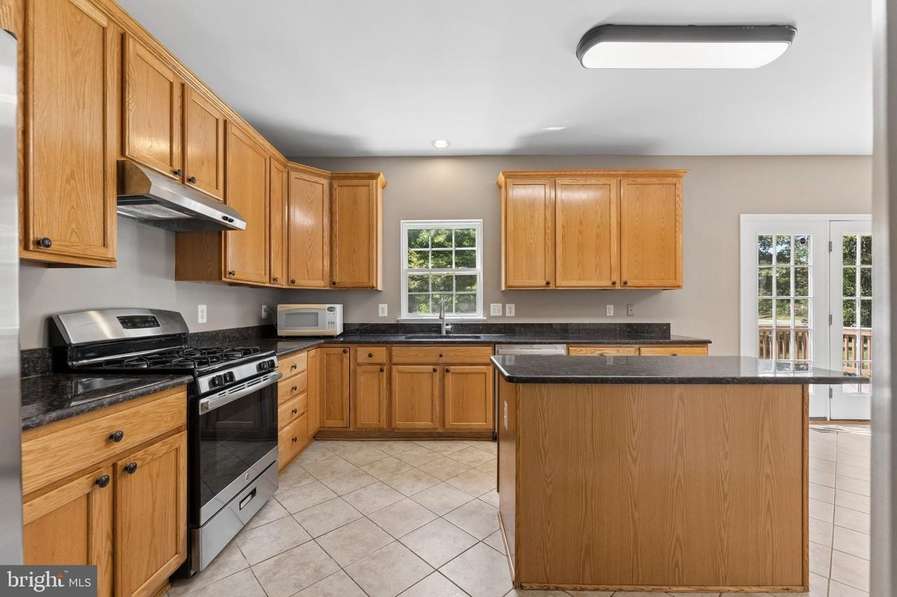 15121 Toccoa Ct - Photo 7 of 50