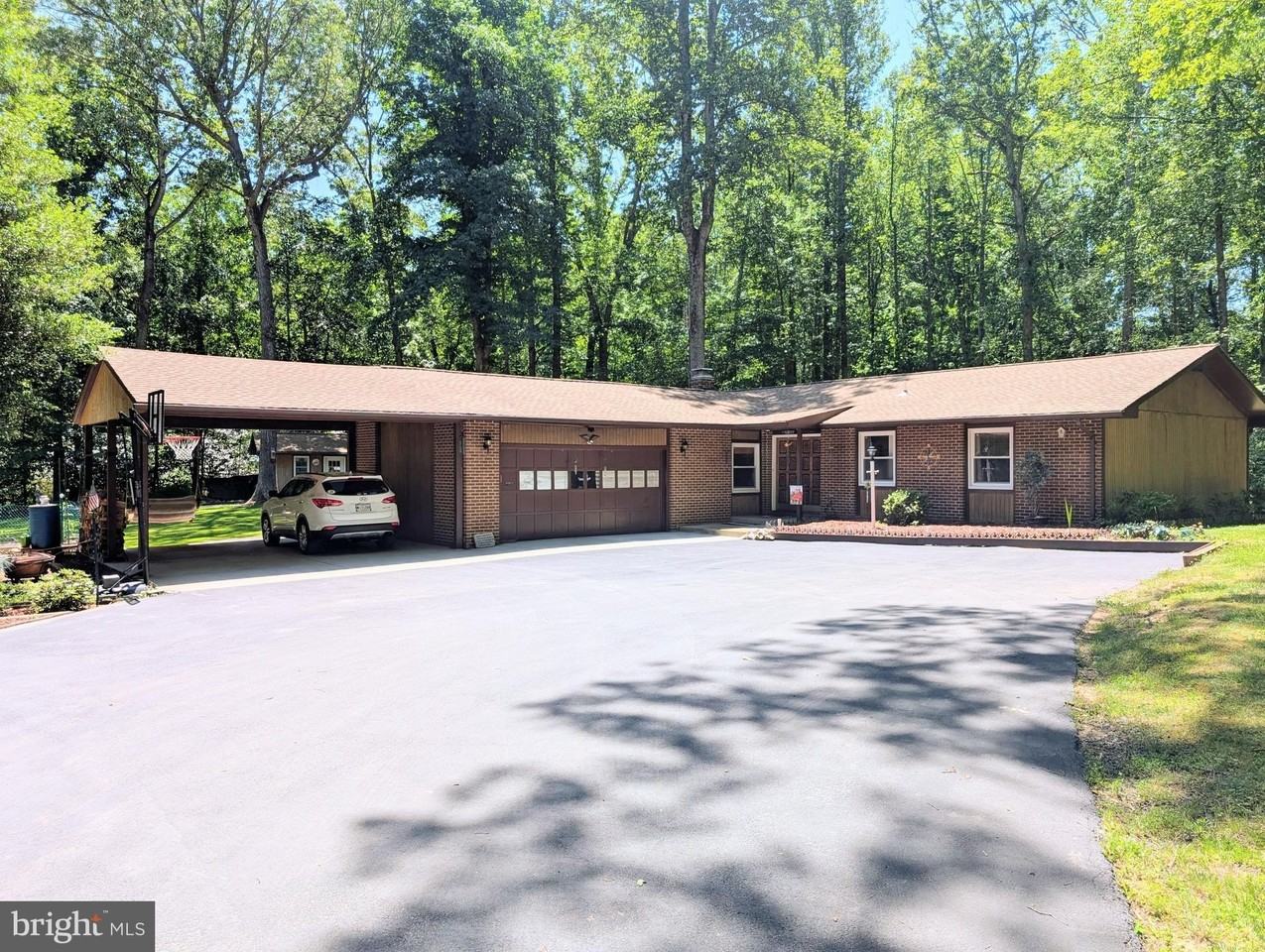 6997 Gilbeth Rd