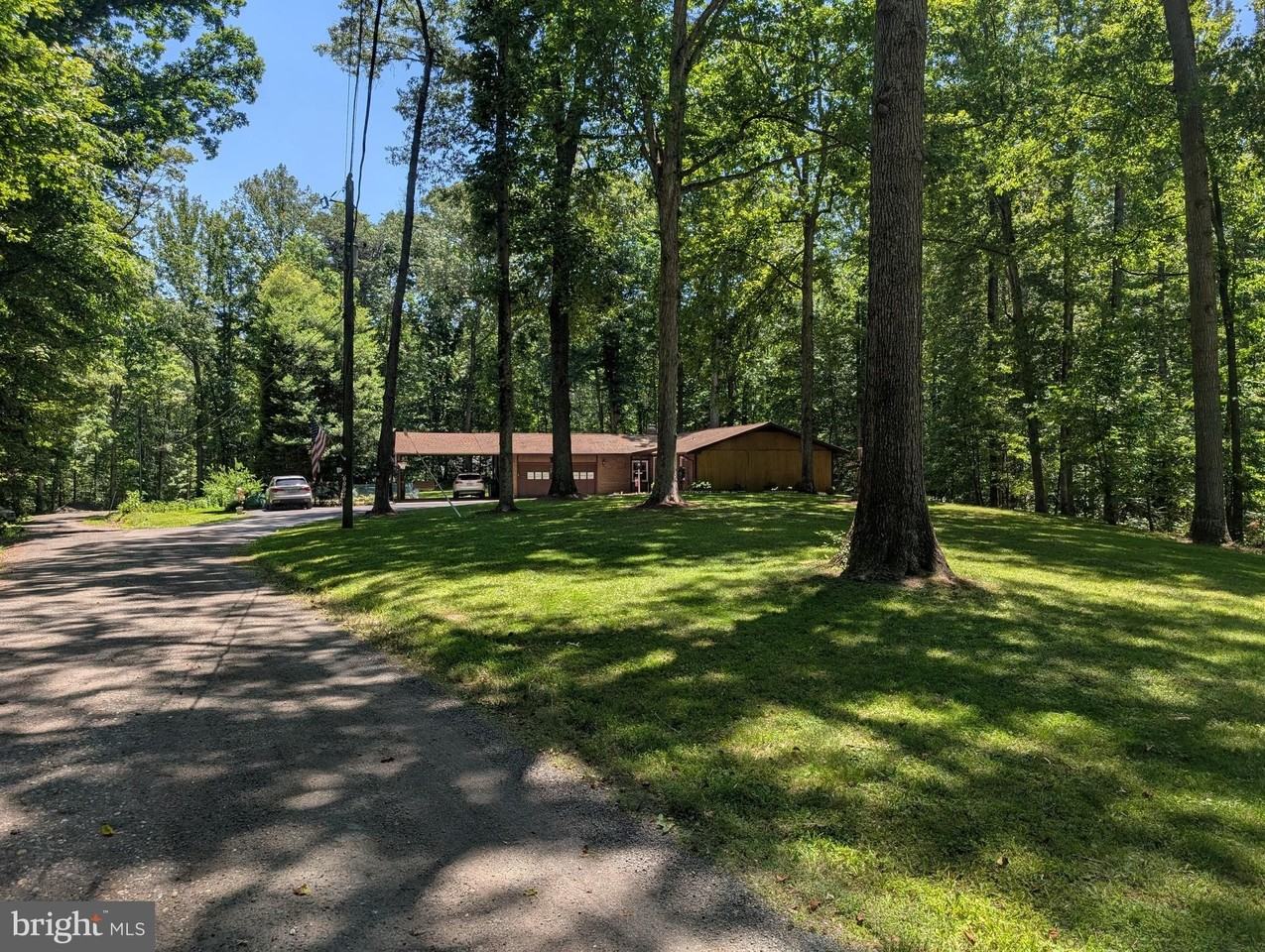 6997 Gilbeth Rd - Photo 3 of 50