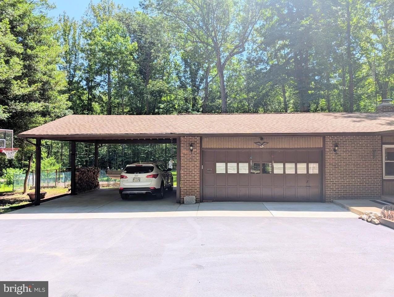 6997 Gilbeth Rd - Photo 7 of 50