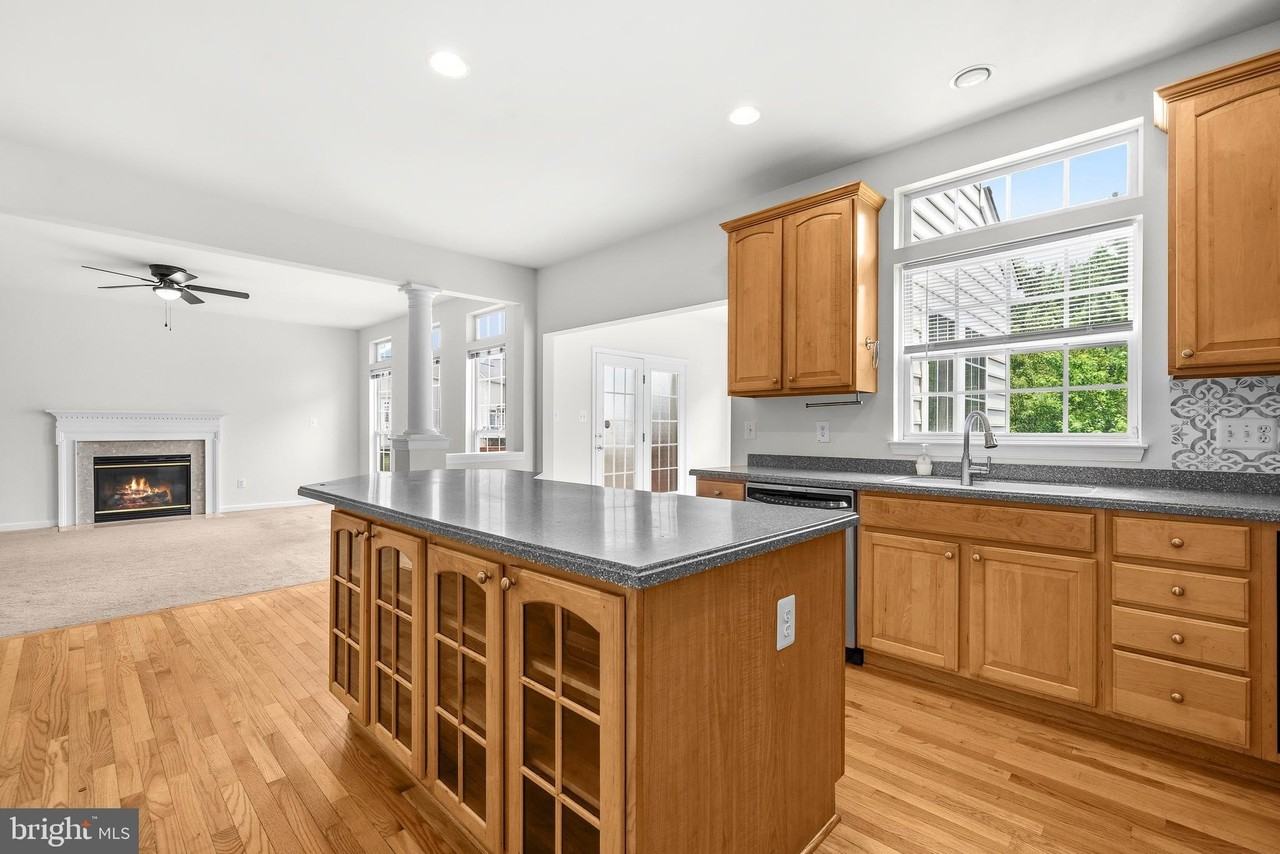 5407 Silver Maple Ln - Photo 7 of 50