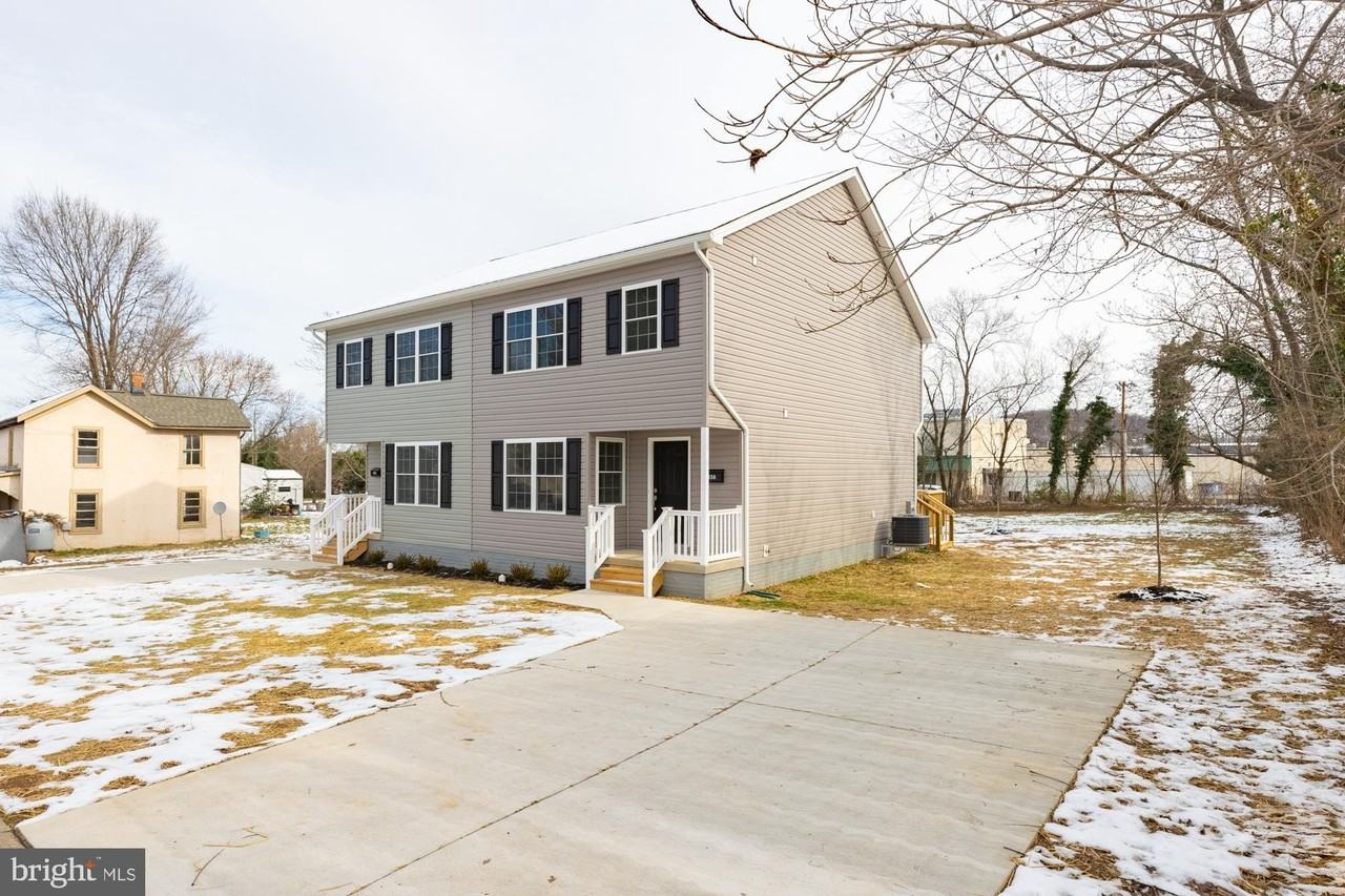 438 Hill St - Photo 2 of 24
