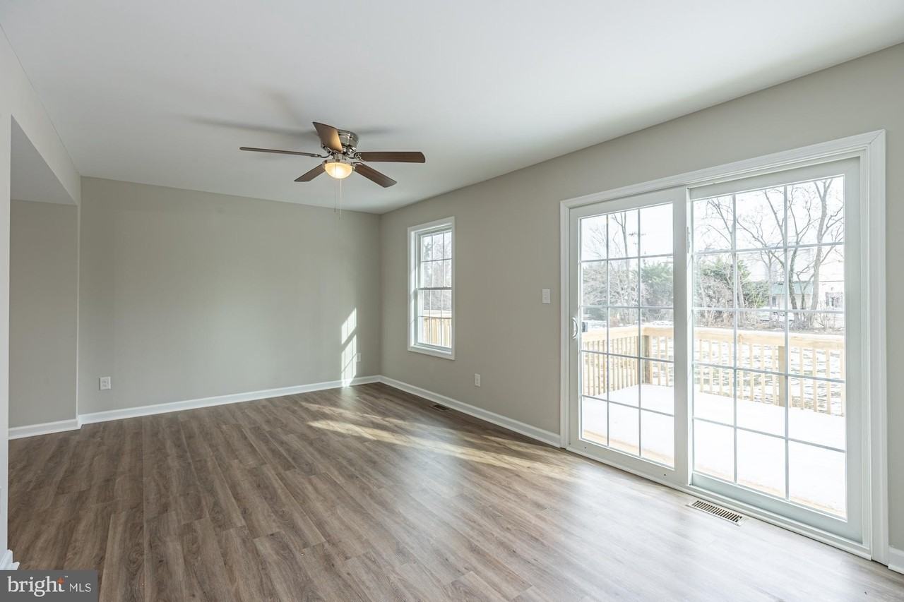 438 Hill St - Photo 4 of 24
