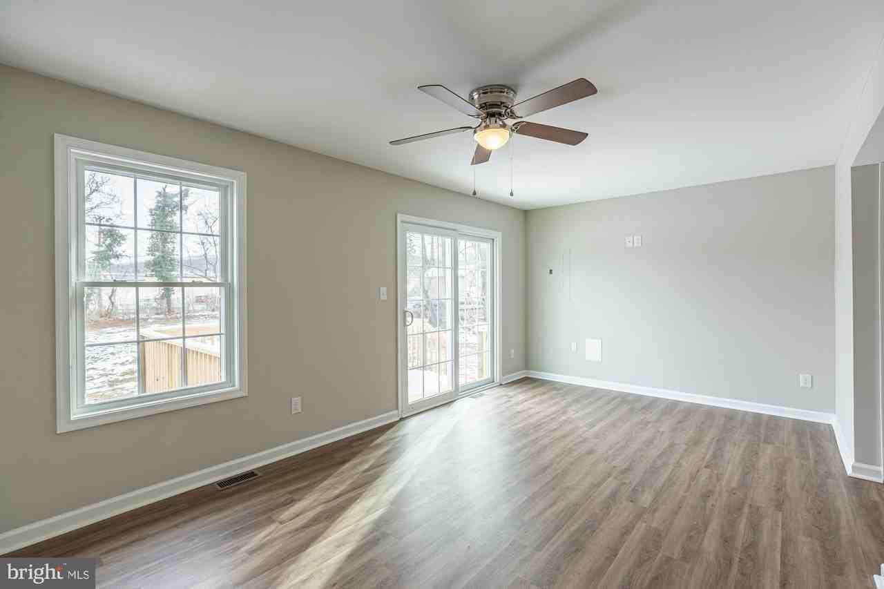 438 Hill St - Photo 5 of 24